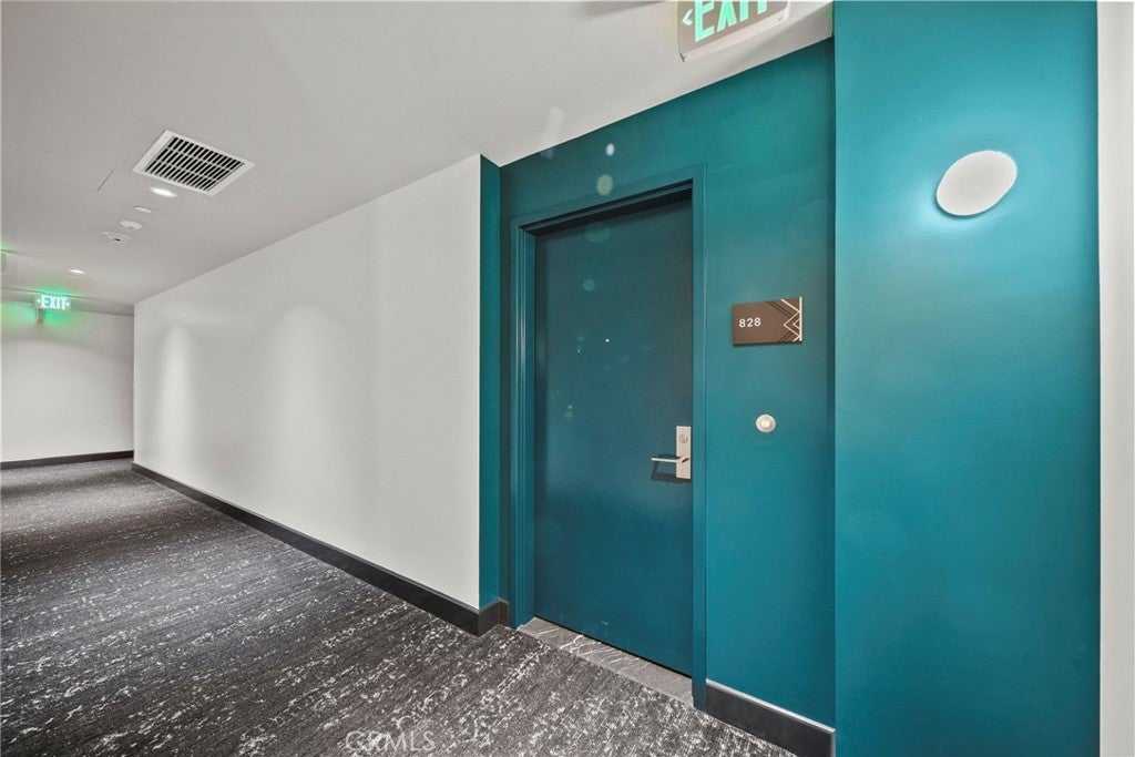 400 S Broadway 828