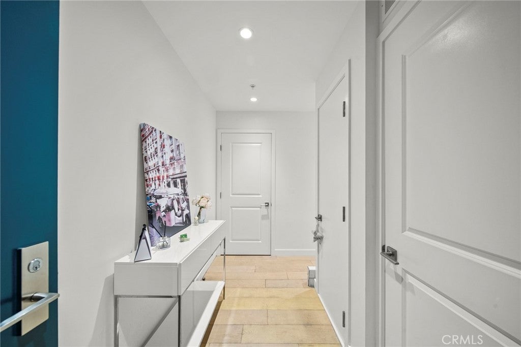 400 S Broadway 828