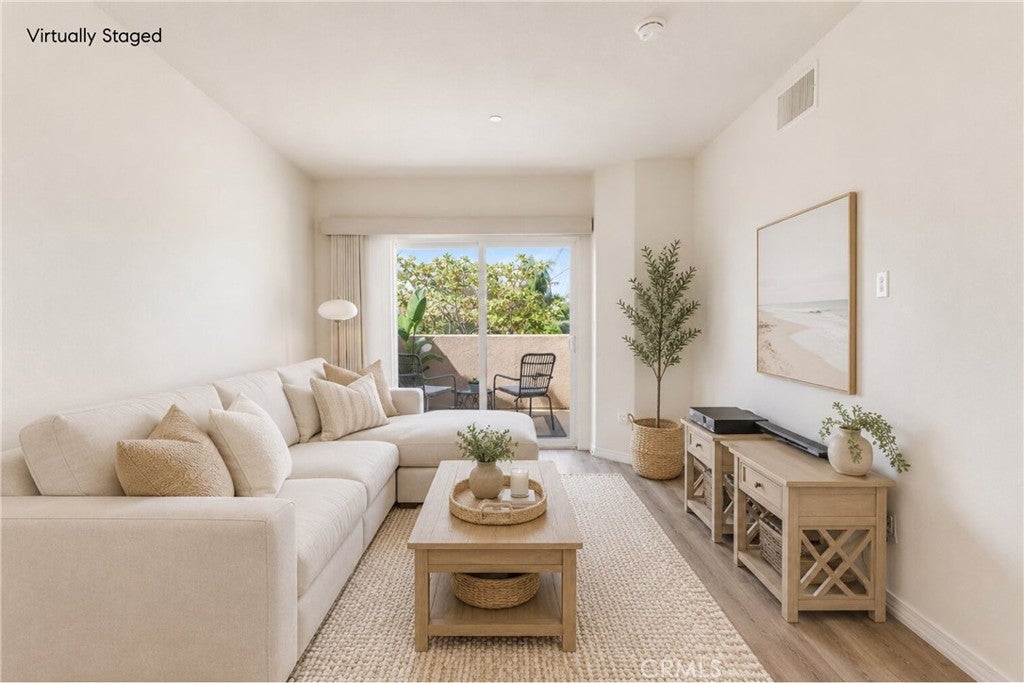 2750 Artesia 458