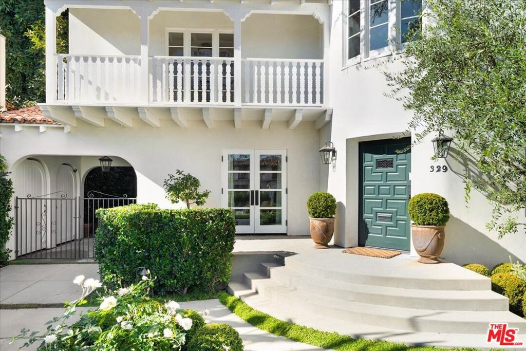 Photo of 329 S Roxbury Drive, Beverly Hills, CA 90212 (MLS # 26676785)