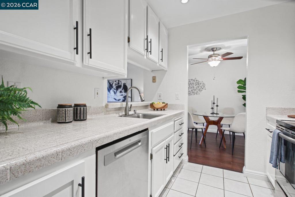39843 Cedar Blvd 121