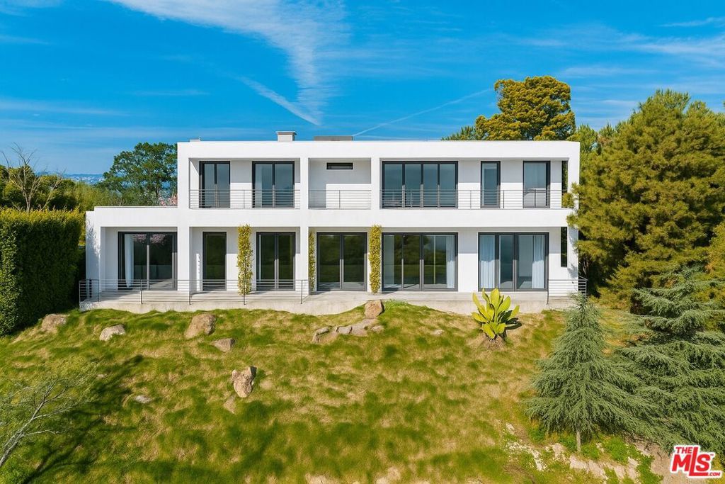 Photo of 1111 Bel Air Place, Los Angeles, CA 90077 (MLS # 25556875)