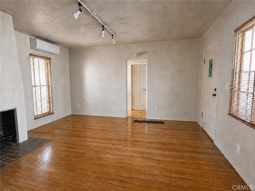 2536 Montclair
