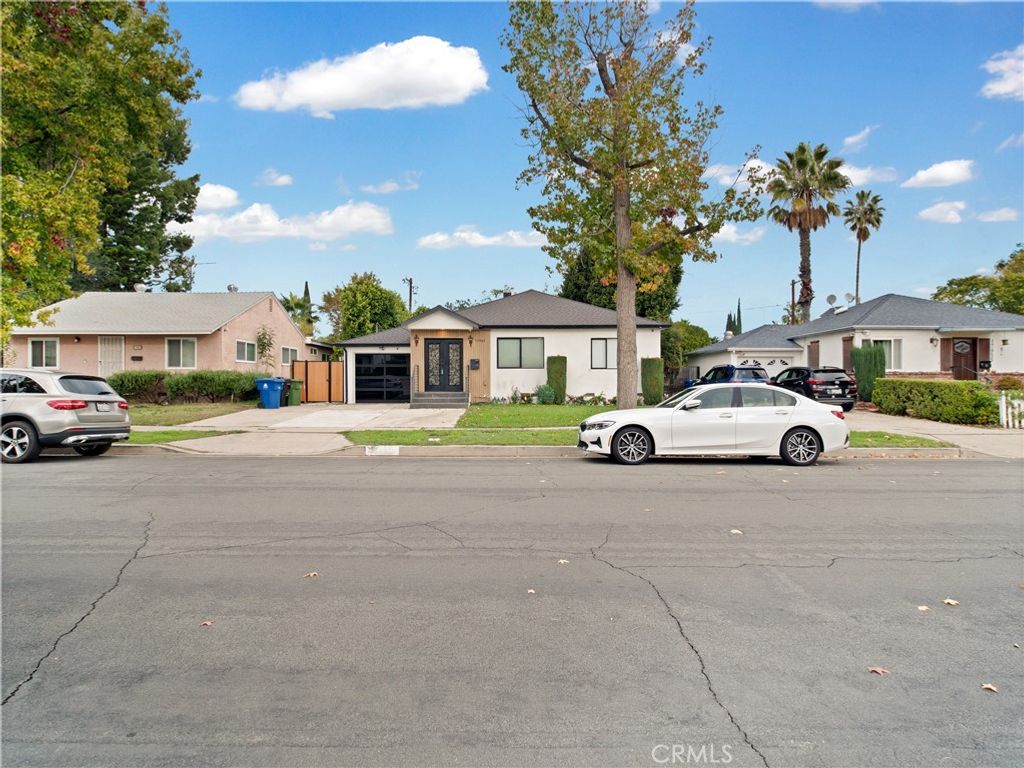 Photo of 17961 Martha Street, Encino, CA 91316 (MLS # SR25263558)