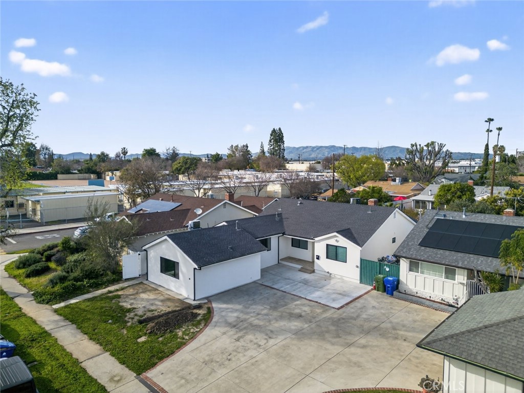 15753 Cohasset Street