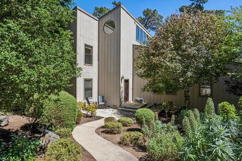 Photo of 6 Wyndemere Vale, Monterey, CA 93940 (MLS # ML82042849)