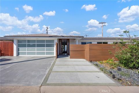 Photo of 496 E 16th St, Costa Mesa, CA 92627 (MLS # SB25144483) Photo of 496 E 16th St, Costa Mesa, CA 92627 (MLS # SB25144483)