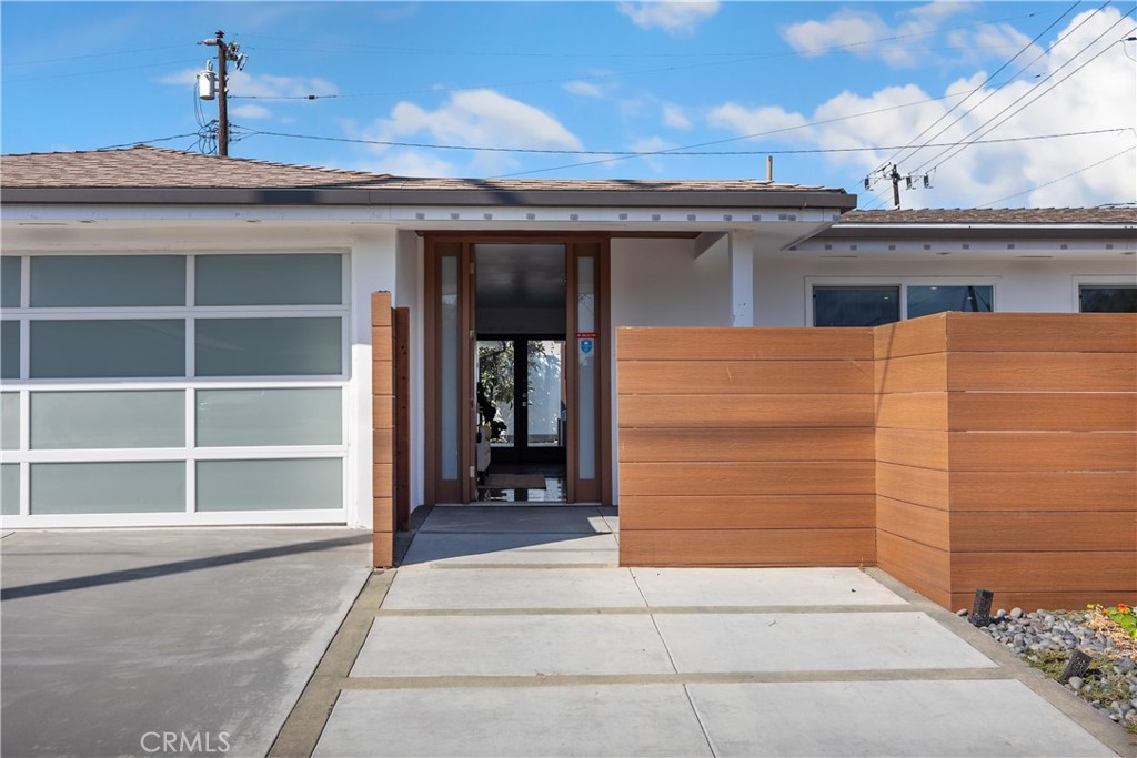 496 E 16th