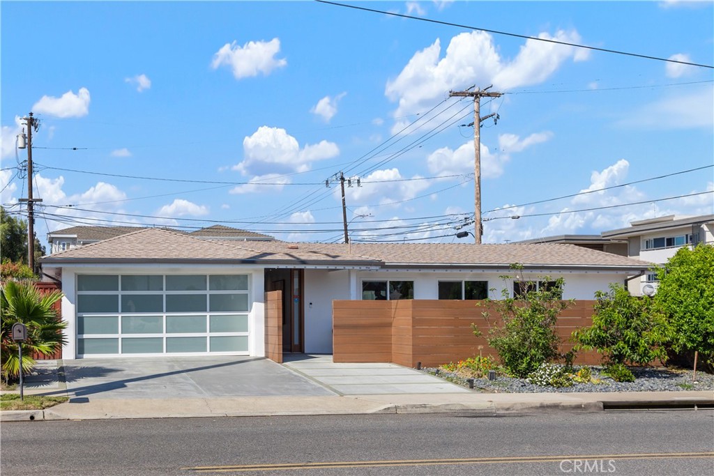 496 E 16th
