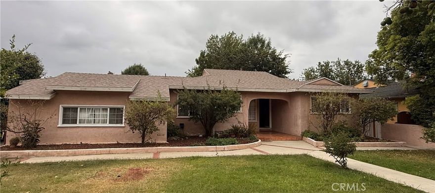 Welcome to this 2,000 sq. ft. 3-bedroom home in the heart of Northridge! Features include hardwood floors, vaulted ceilings, dual-pane windows, and a cozy fireplace. Outdoors, you’ll enjoy mature fruit trees and plenty of yard space. Conveniently located near CSUN, award-winning schools, and the shops on Reseda Blvd. Call now to rent this beautiful home for your family or business.