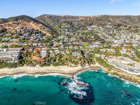Photo of 31512 Bluff DR, Laguna Beach, CA 92651 (MLS # OC26117131)