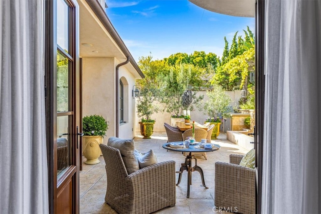 31512 Bluff, Laguna Beach CA 92651 - Photo 23