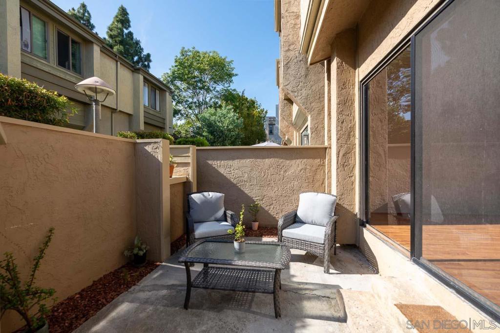 3286 Caminito Eastbluff 114