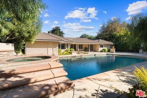 Photo of 4315 Clybourn Avenue, Toluca Lake, CA 91602 (MLS # 25602331)