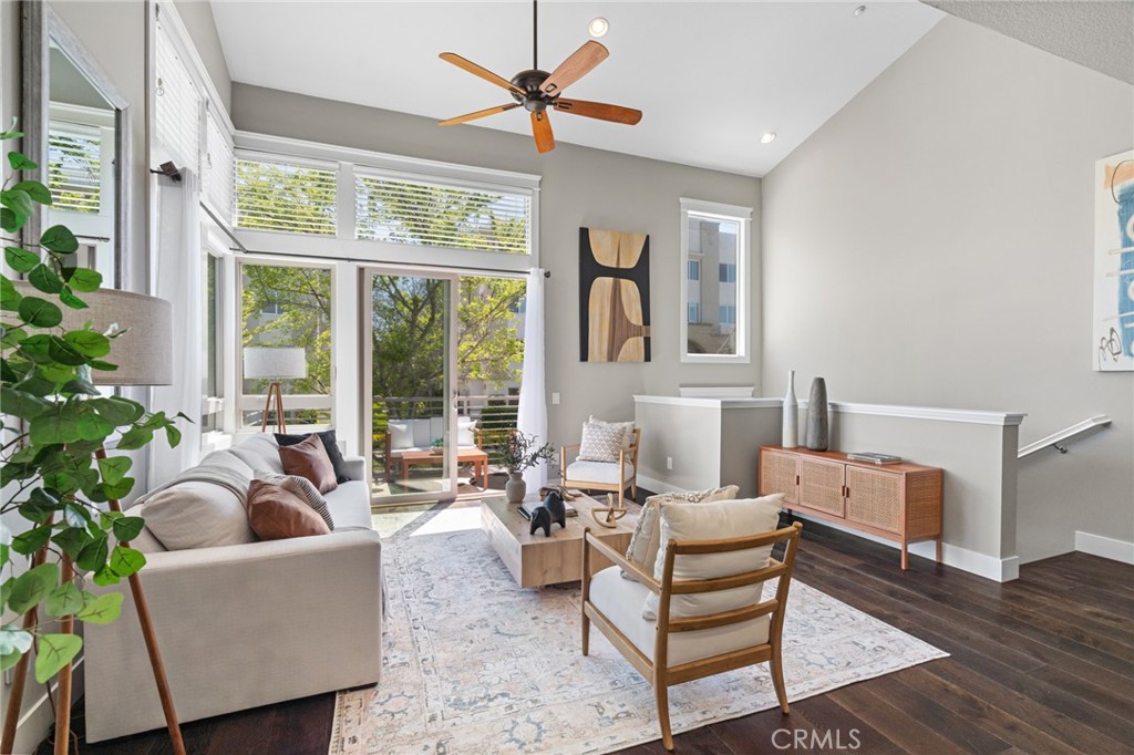 5527 Strand 106