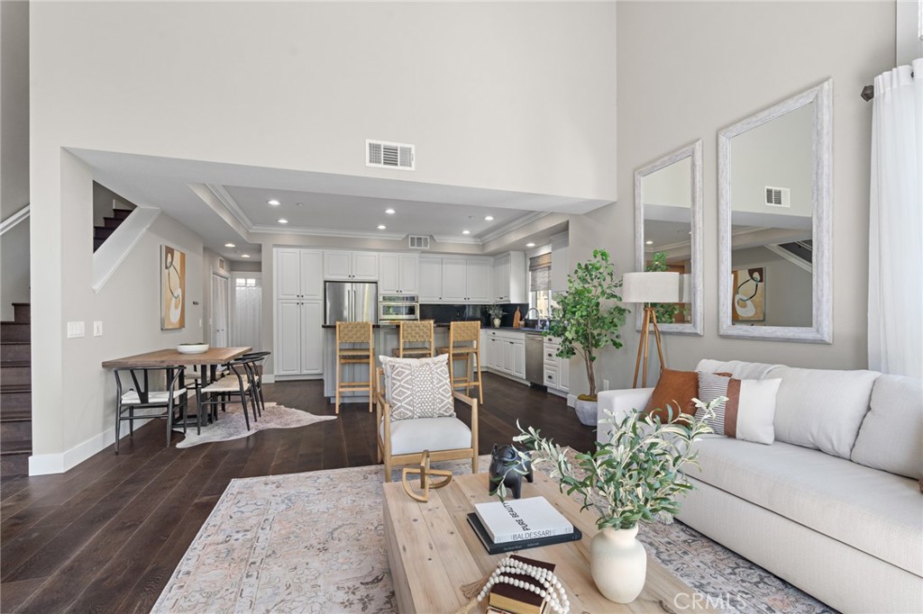 5527 Strand 106