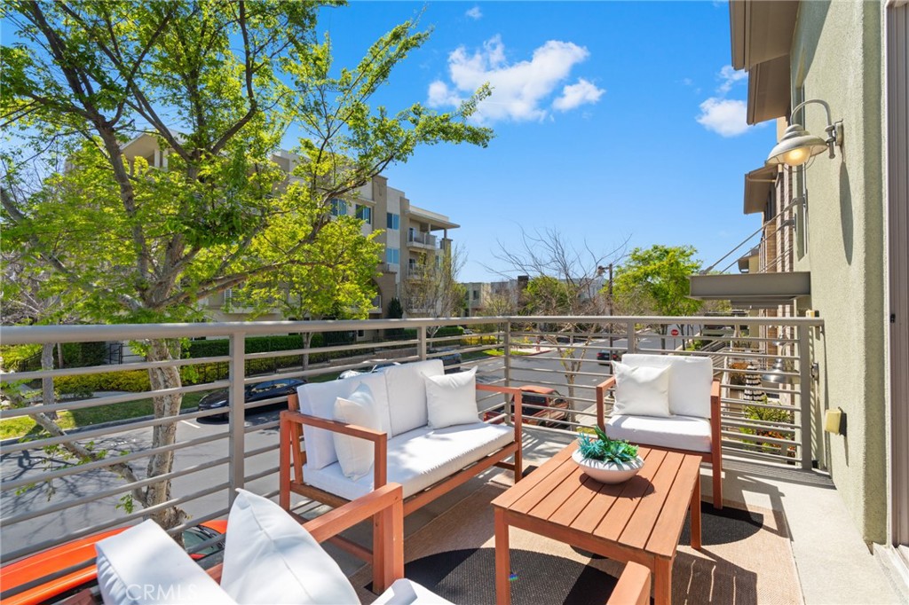 5527 Strand 106