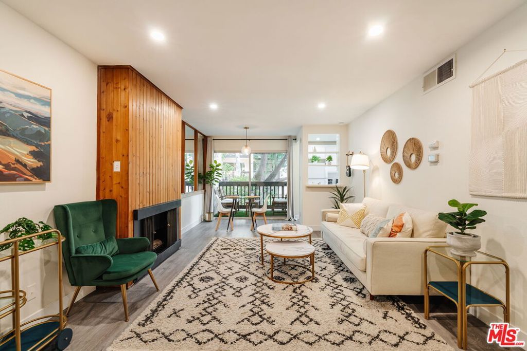 Photo of 11108 Summertime Lane, Culver City, CA 90230 (MLS # 25610969)