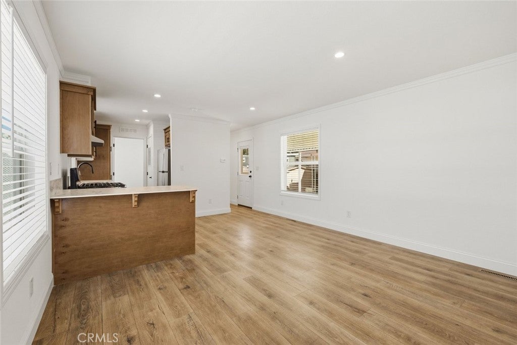 2193 Los Feliz Drive 8