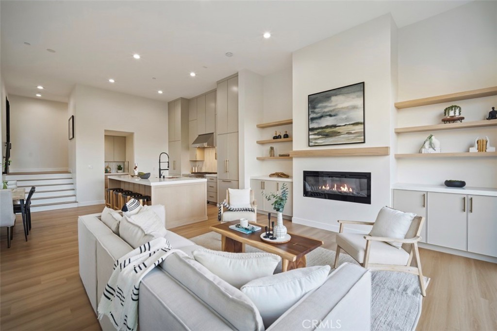229 Avenida Monterey B