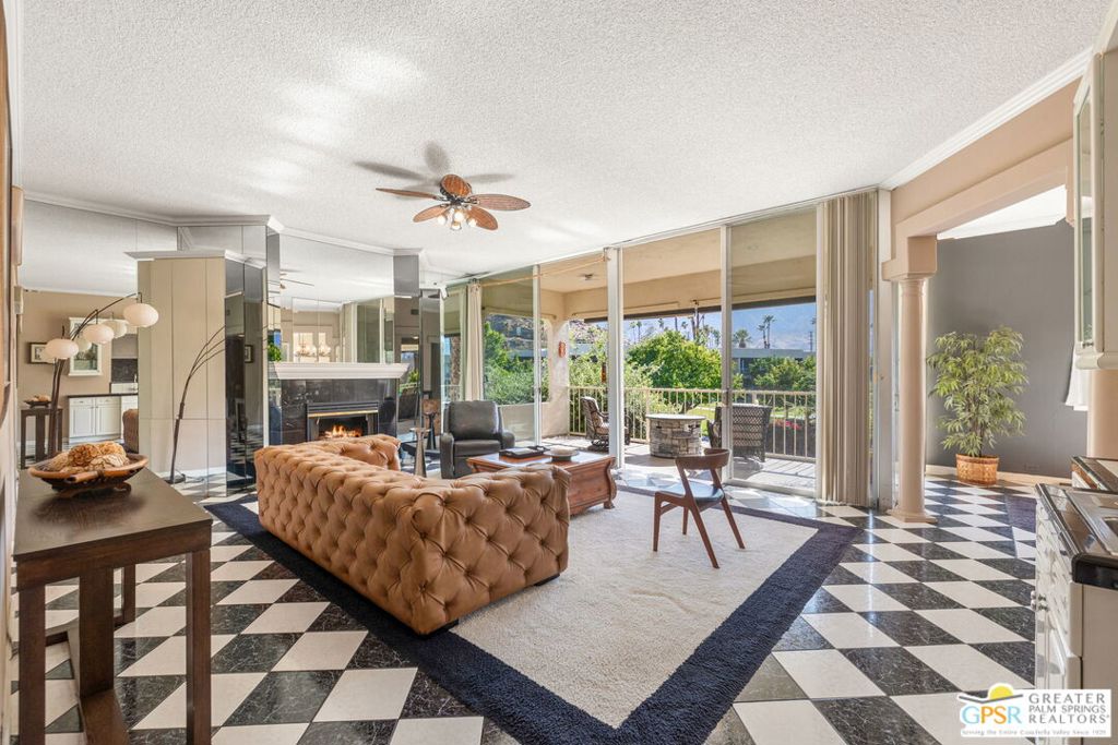 431 Desert Lakes Drive
