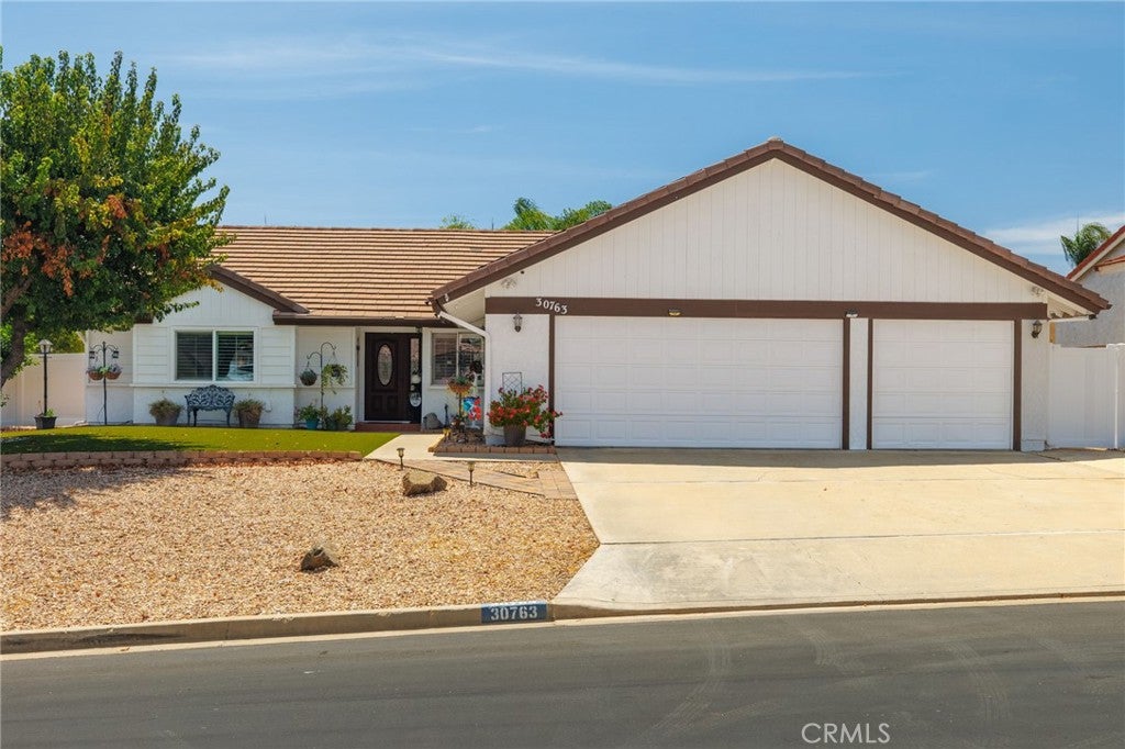 Photo of 30763 Pyramid Point DR, Canyon Lake, CA 92587 (MLS # IV26159273)