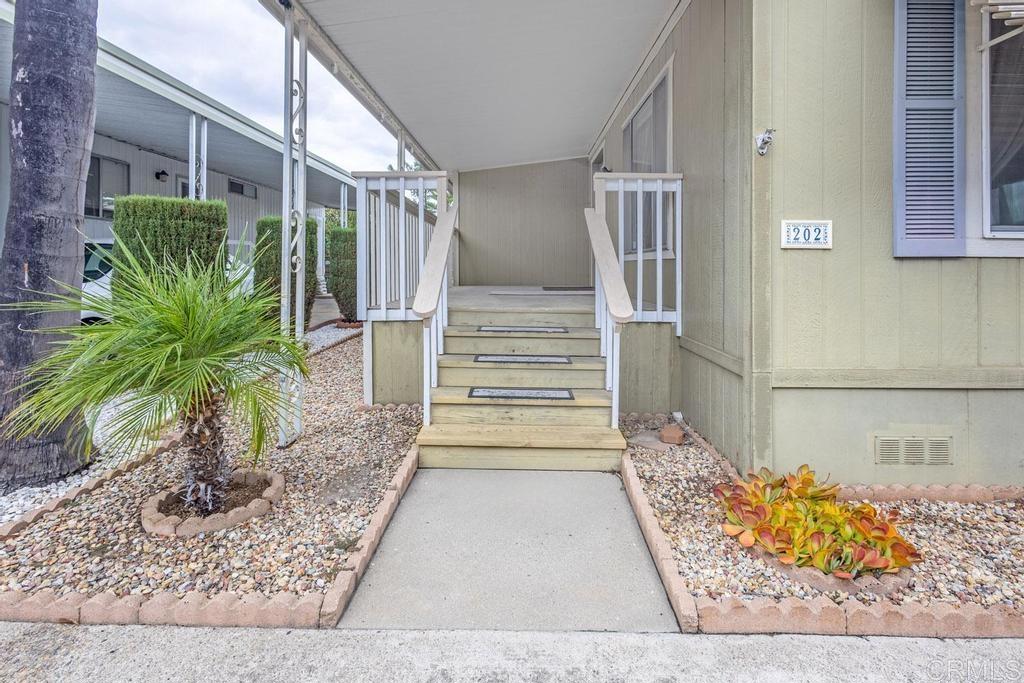 1212 H Street 202