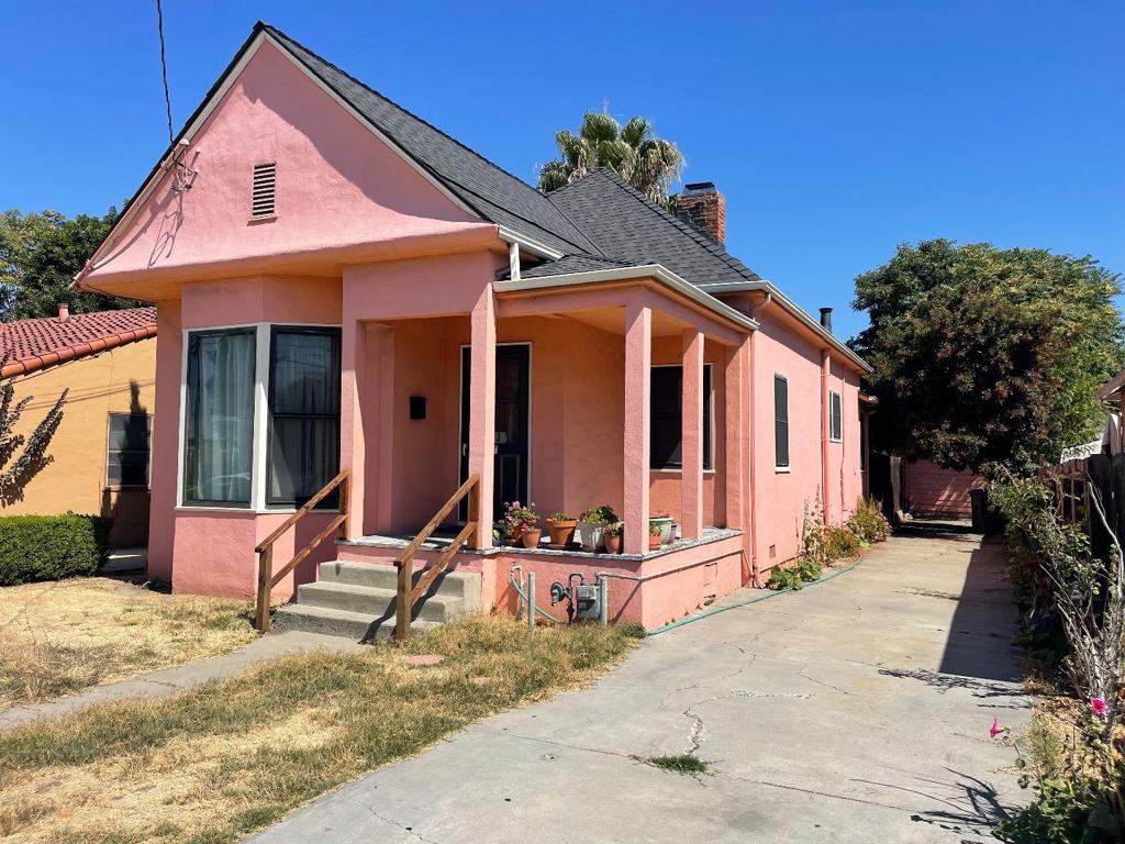Excellent fixer-upper opportunity! This property is ready and waiting for your personal touch. While it will benefit from updating, it already offers a deep lot, forced air heating with central air conditioning, and an upgraded electrical service panel. A true blank canvas ready for you to make it your own.
