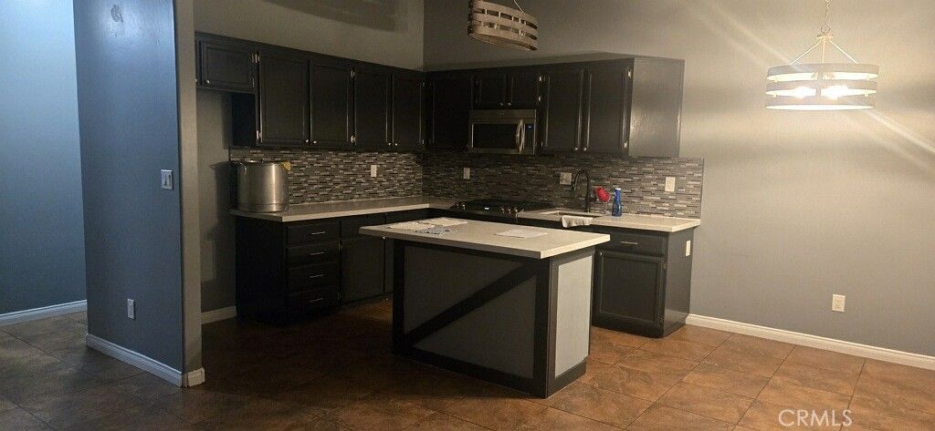 Photo of 603 Calle Del Sol St, Bakersfield, CA 93307 (MLS # SR26026420)