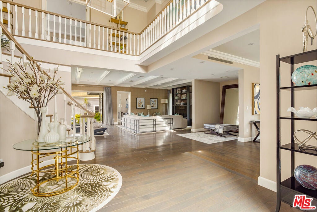 Photo of 720 N Crescent Drive, Beverly Hills, CA 90210 (MLS # 26985459)