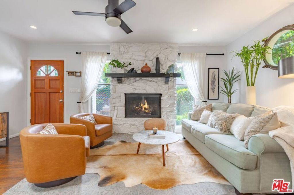 Photo of 851 Oxford Avenue, Marina Del Rey, CA 90292 (MLS # 25584757)