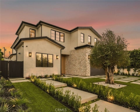 Photo of 16658 Addison ST, Encino, CA 91436 (MLS # SR26202229)