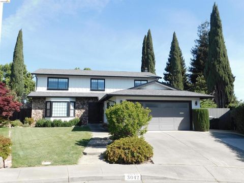 Photo of 3042 Potrero Way Way, Fairfield, CA 94534 (MLS # 41127663)