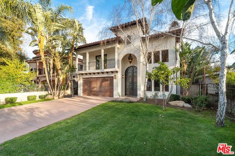 Photo of 23042 Ostronic Drive, Woodland Hills, CA 91367 (MLS # 25548819)