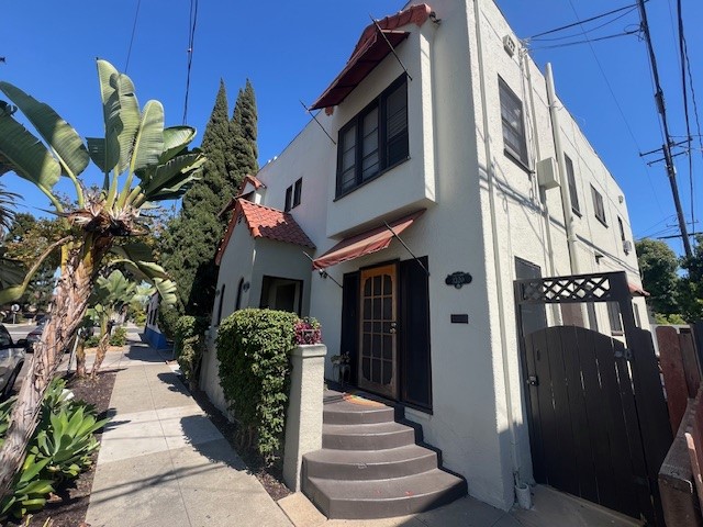 3320 E 8th Street