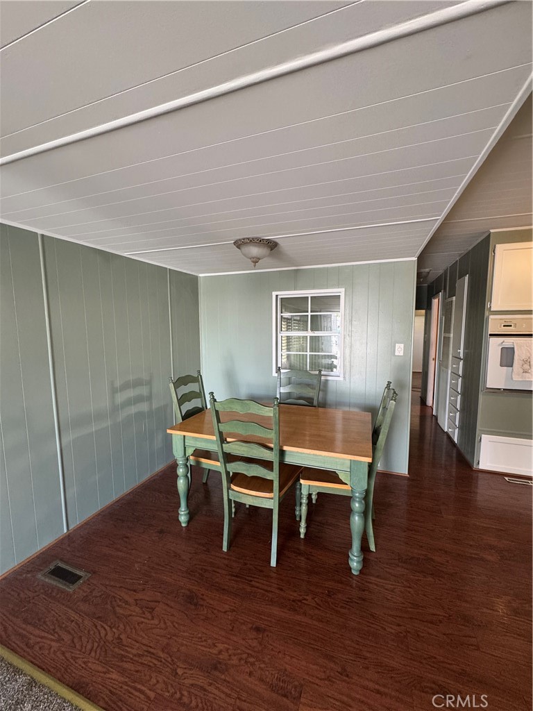 301 E Foothill 063