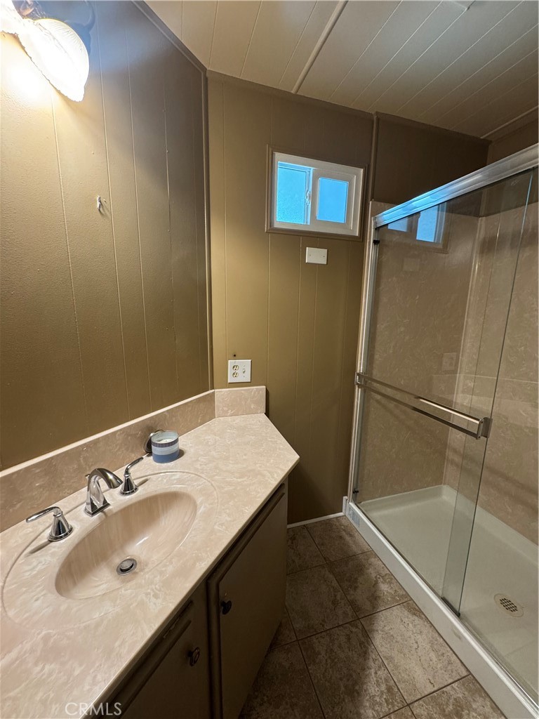 301 E Foothill 063