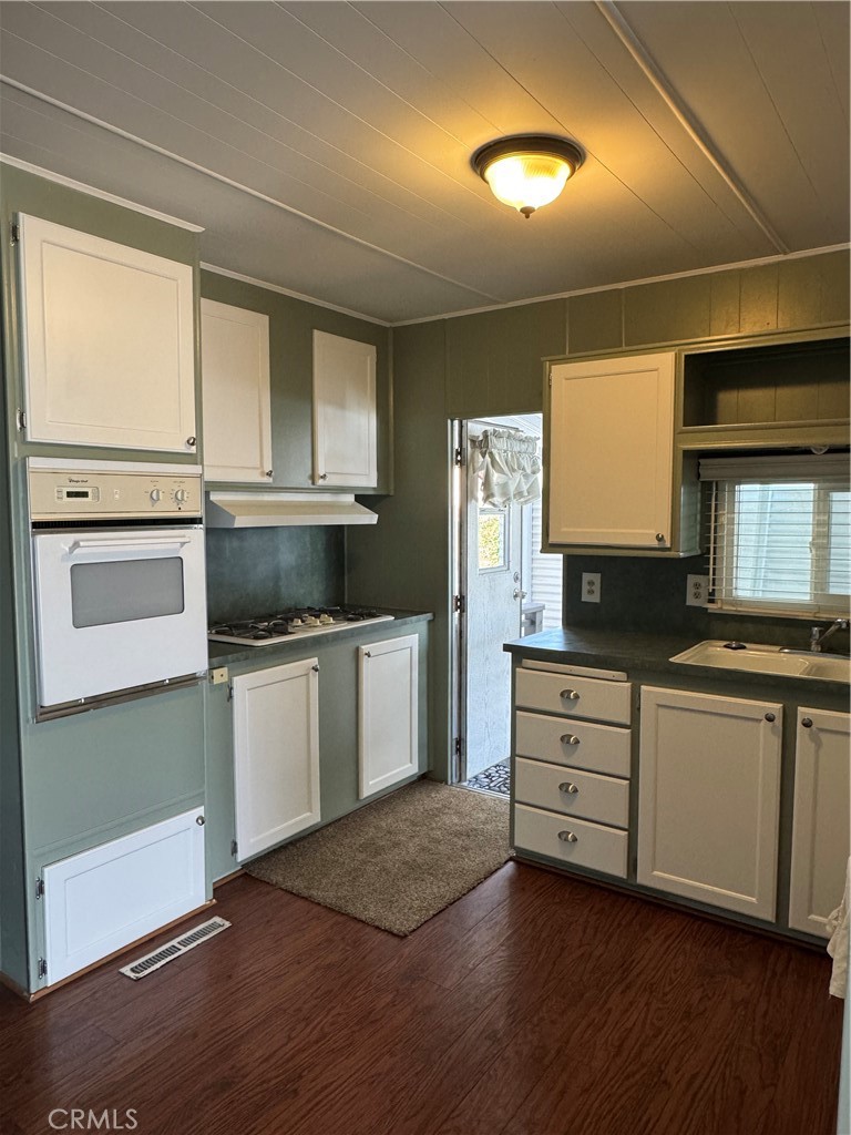 301 E Foothill 063