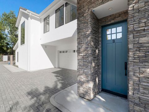 Photo of 3190 Los Robles Road #Unit B, Thousand Oaks, CA 91362 (MLS # 226001659)