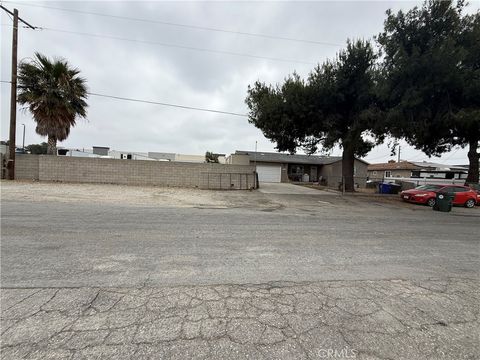 Photo of 10453 Calabash AVE, Fontana, CA 92337 (MLS # OC26115065)