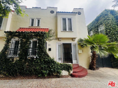Photo of 934 1/2 S Berendo Street, Los Angeles, CA 90006 (MLS # 26860363)