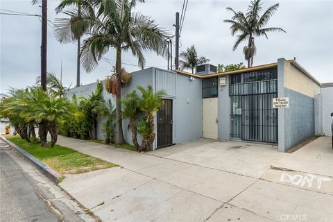 Photo of 1533 Alamitos Avenue, Long Beach, CA 90813 (MLS # GD26134778)