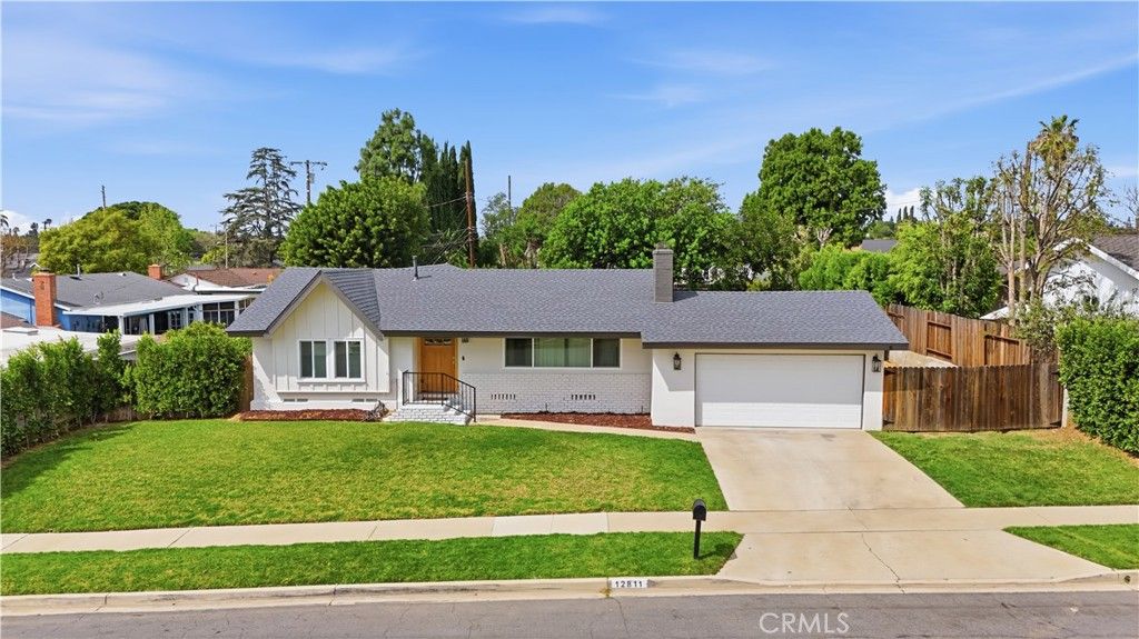 Photo of 12811 Chaplet Pl, North Tustin, CA 92705 (MLS # PW26054733)