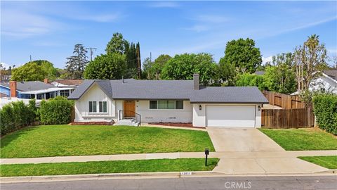 Photo of 12811 Chaplet Pl, Santa Ana, CA 92705 (MLS # PW26054733)