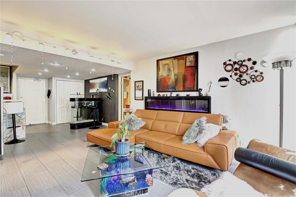 1750 E Ocean 101