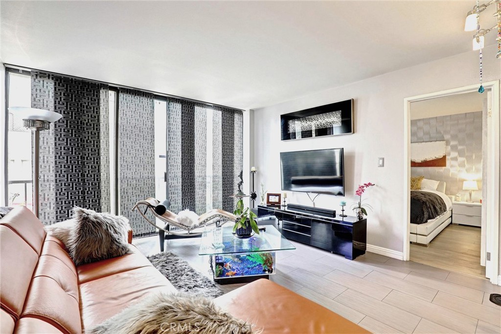 1750 E Ocean 101