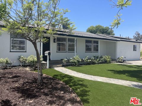 Photo of 6251 Alcove Avenue, Valley Glen, CA 91606 (MLS # 25595231) Photo of 6251 Alcove Avenue, Valley Glen, CA 91606 (MLS # 25595231)