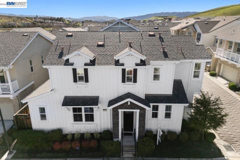 Photo of 4026 4026 Chalk Hill Way Way, Dublin, CA 94568 (MLS # 41125975)