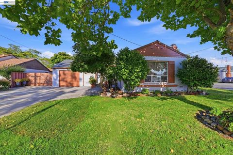 Photo of 15274 Inverness St ST, San Leandro, CA 94579 (MLS # 41134802)