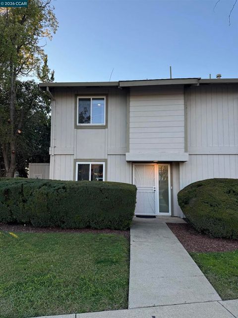 Photo of 1725 Landana Dr Dr, Concord, CA 94519 (MLS # 41121310)